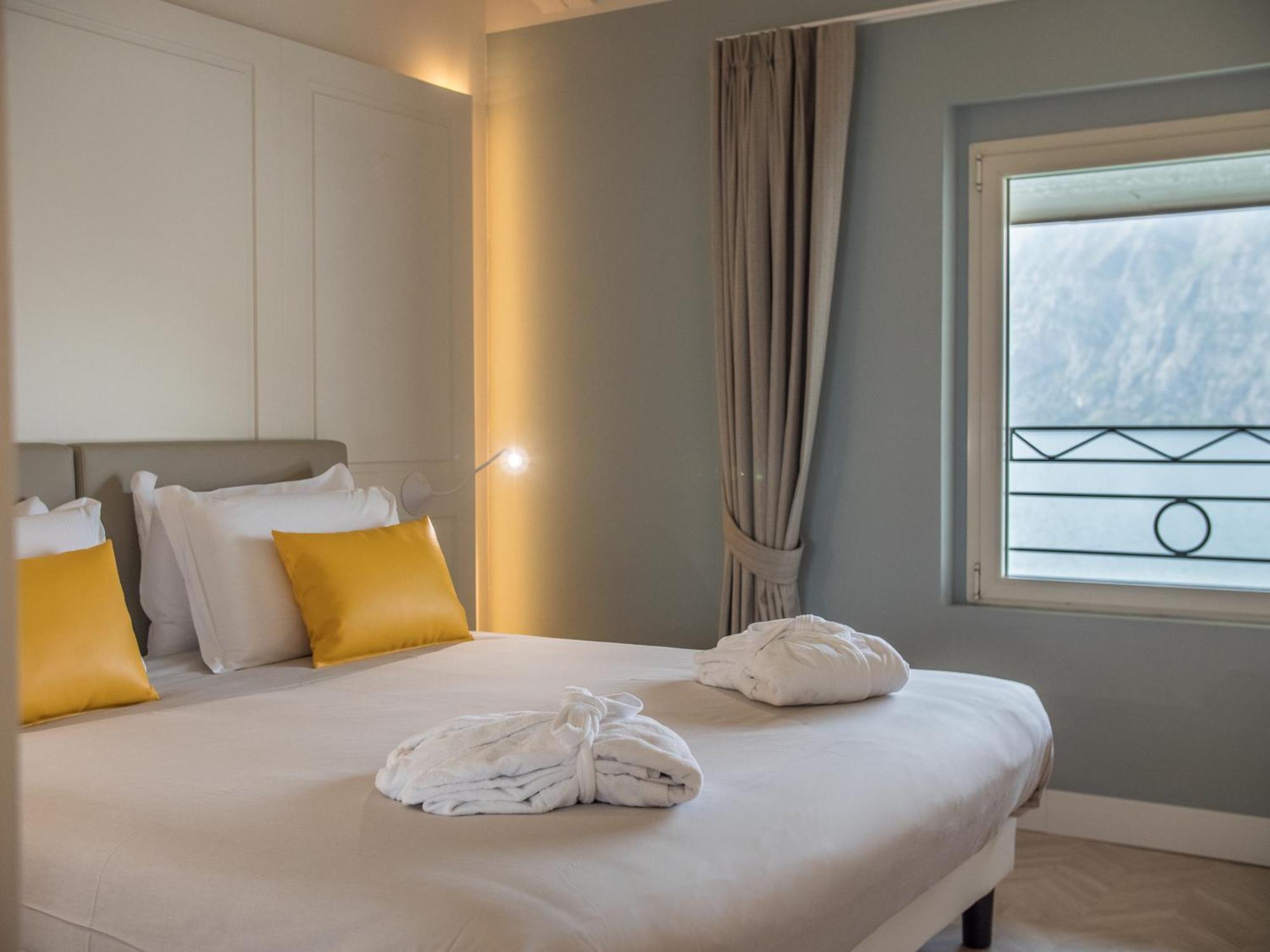 Araba Fenice Hotel Iseo Exterior photo